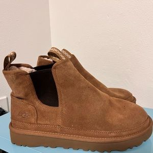 Size 9 Men’s Ugg Mini Boots - Great Condition!